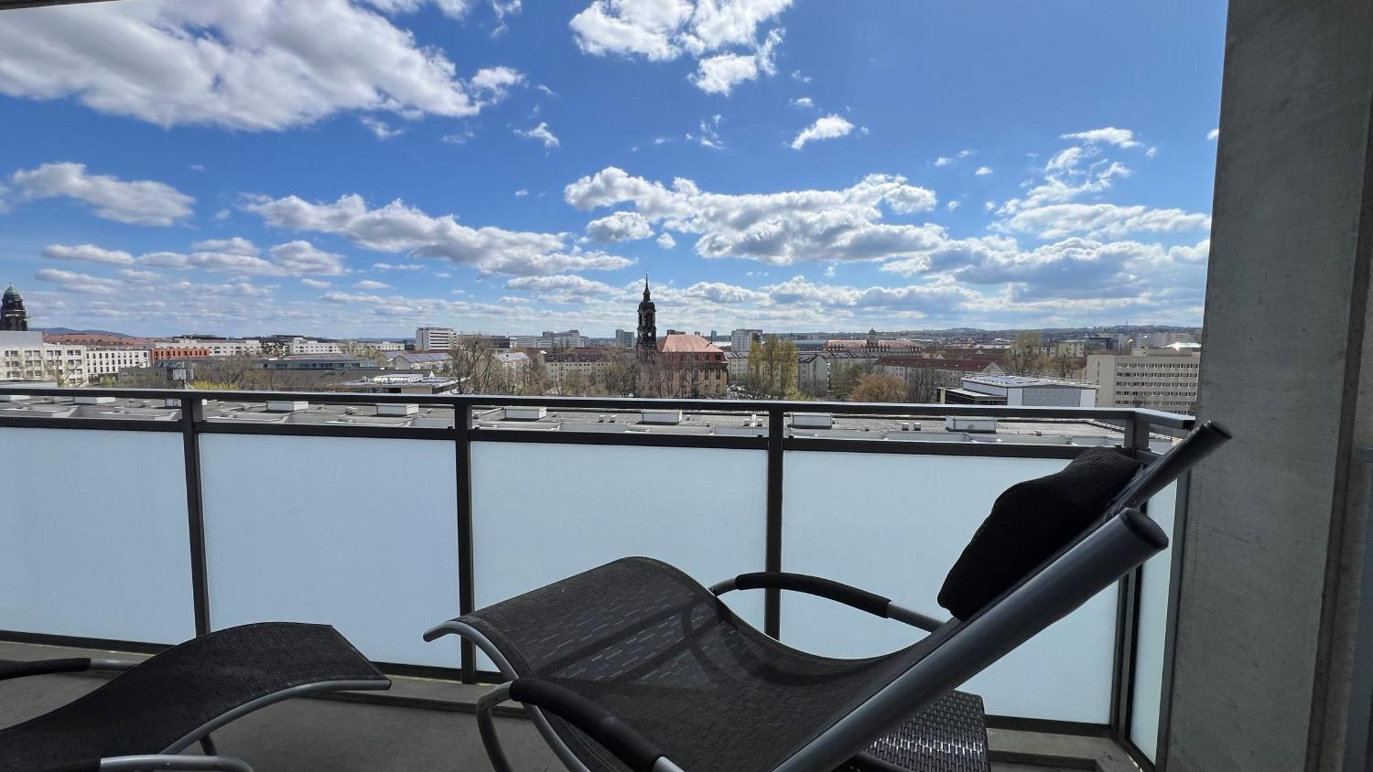 Apartment Mit Penthouse Charakter In เดรสเดน ภายนอก รูปภาพ